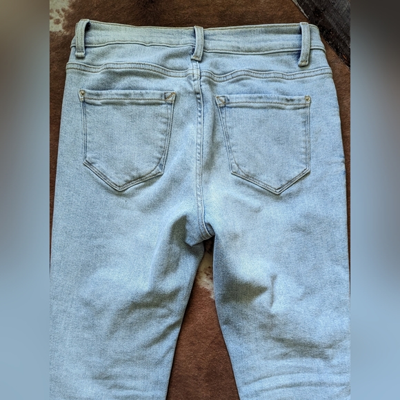 Kensi Vintage Luxe High Rise Skinny Raw Edge Hem Lt Wash Jeans - Picture 14 of 16